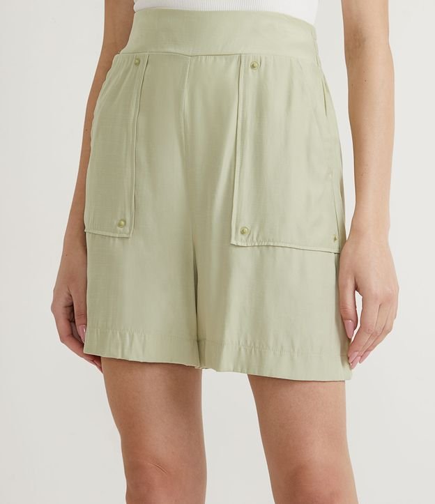 Short com Elástico no Cós e Bolsos Frontais