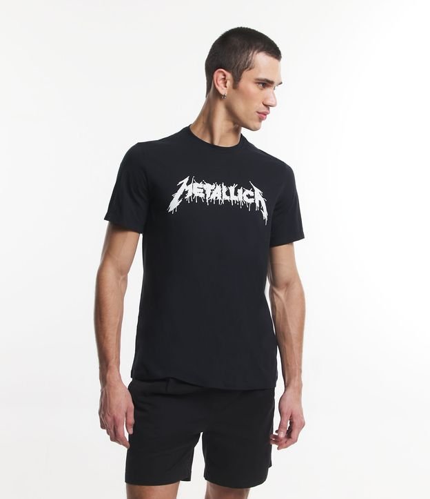 Camiseta Comfort com Estampa Metallica Brilha no Escuro