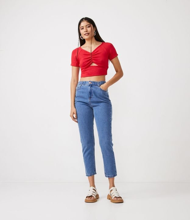 Calça Mom Jeans com Elástico na Cintura