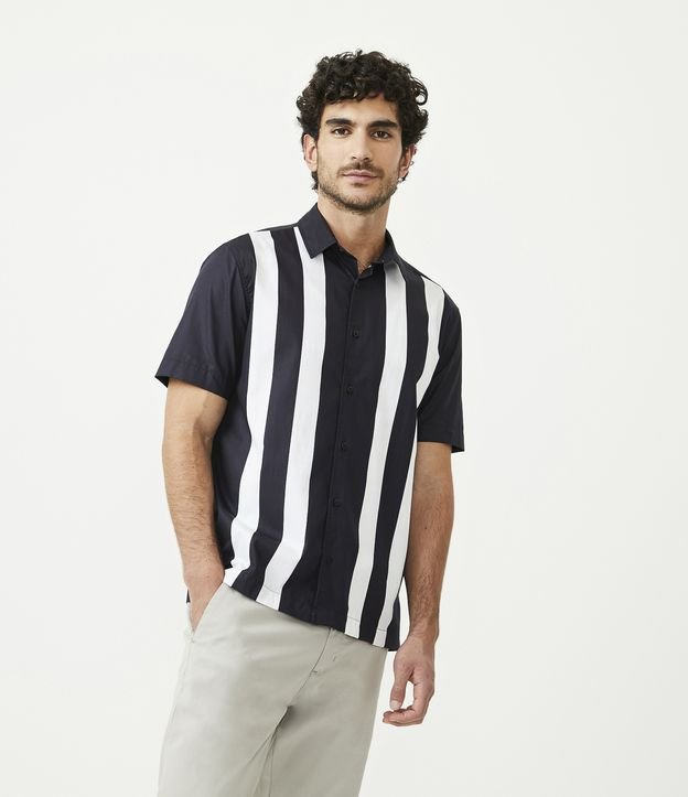 Camisa Slim em Viscose com Estampa Listrada - Masculina Tam P