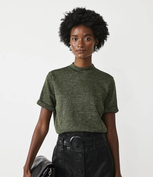 Blusa com Golinha Alta e Textura Zigue-Zague