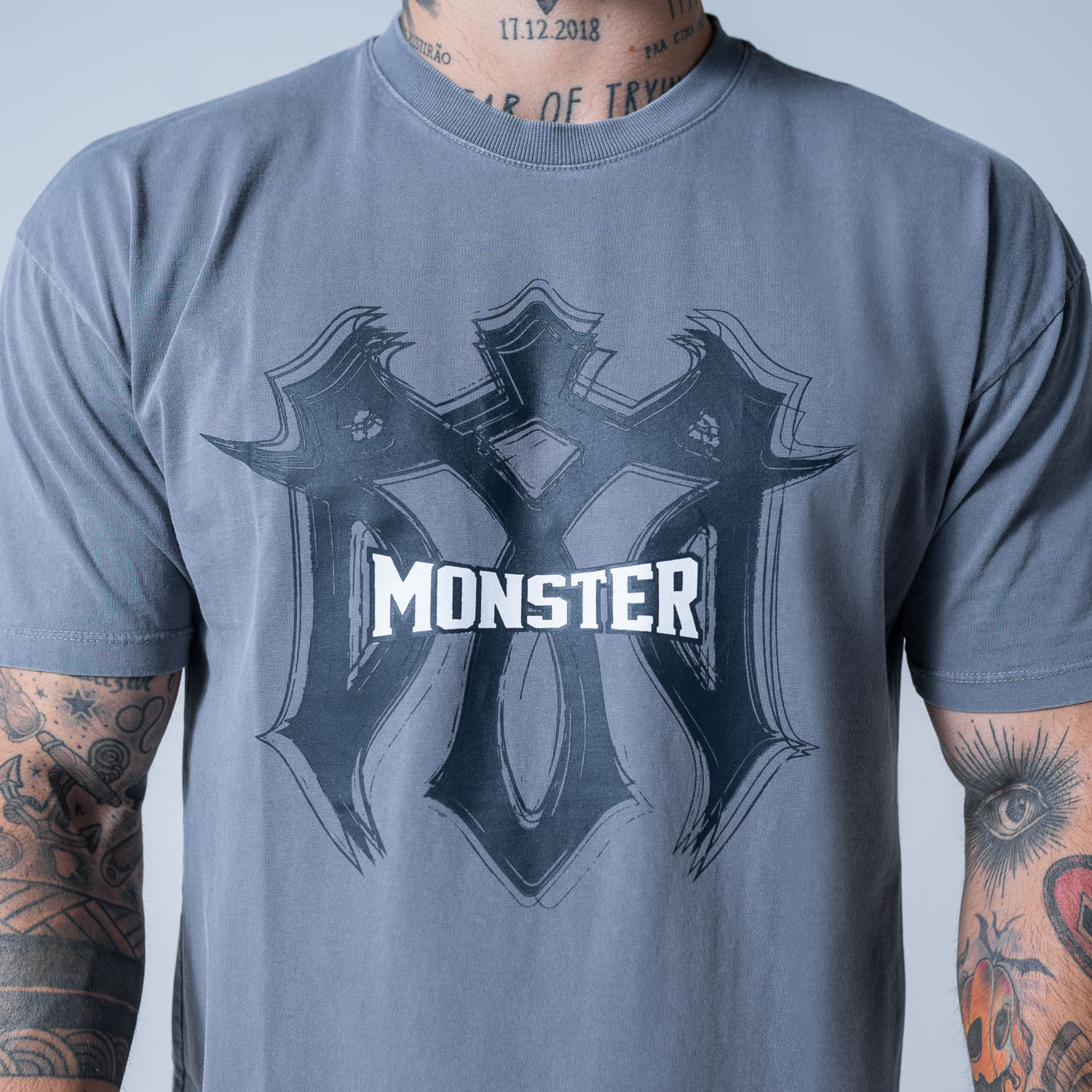 Camiseta Oversized Monster Estonado Logo Chumbo - Probiótica