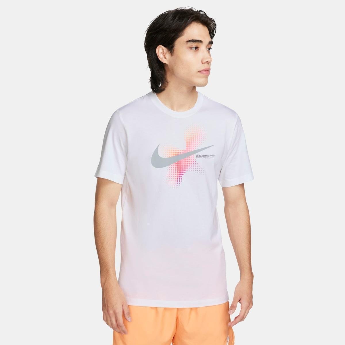 Camiseta Nike Sportswear 6MO Swoosh - Masculina