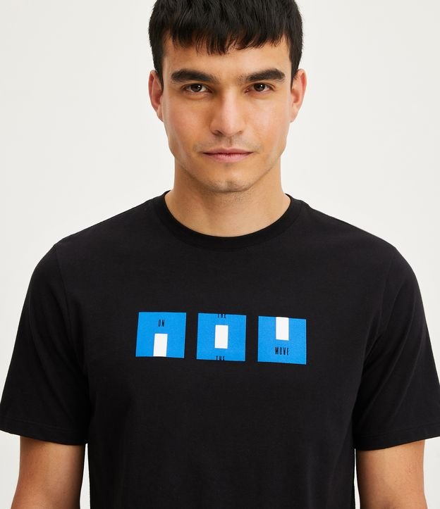 Camiseta Slim em Algodão com Estampa Geométrica e Lettering