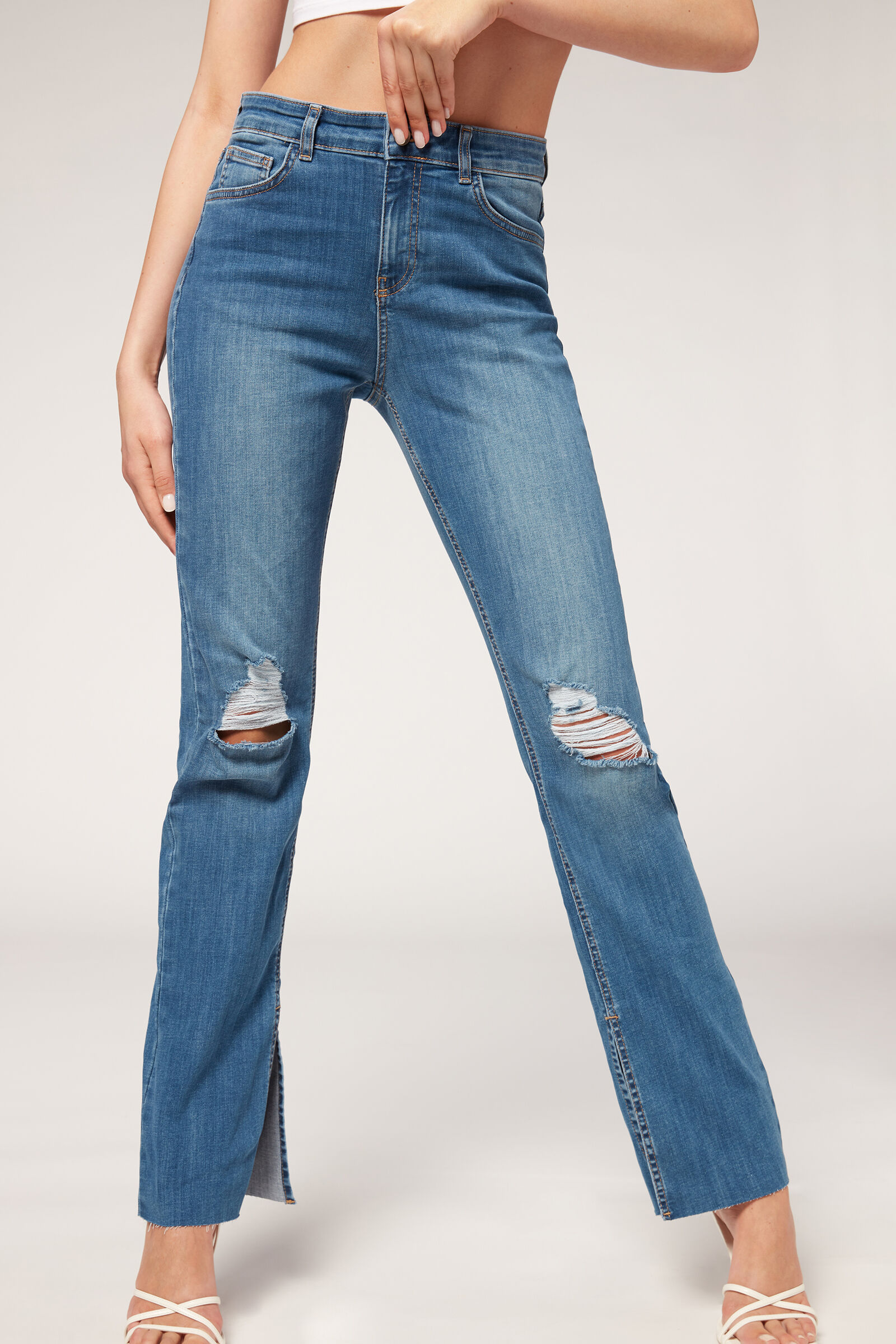Calça Jeans Reta Com Rasgos - Azul