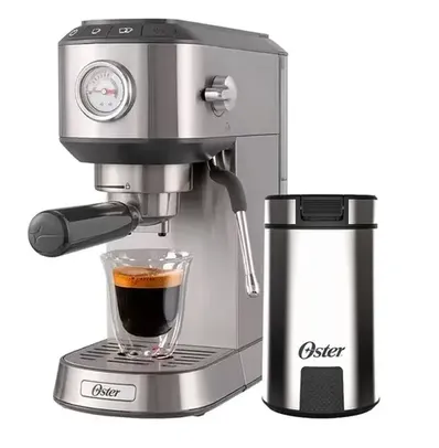 Saindo por R$ 989: [Ouro] Kit Cafeteira Espresso Compacta e Moedor de Café Oster | Pelando