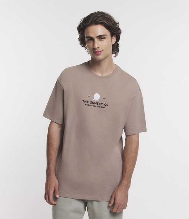 Camiseta Relaxed em Meia Malha Malhão com Estampa de Sol e Lettering em Relevo - Masculina