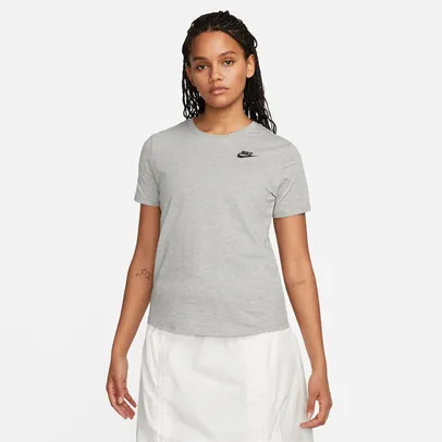 Camiseta Nike Sportswear Club Essentials