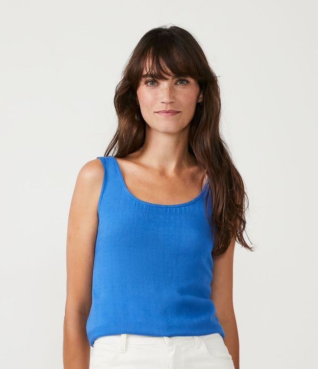 Blusa Regata em Viscose com Gola Redonda