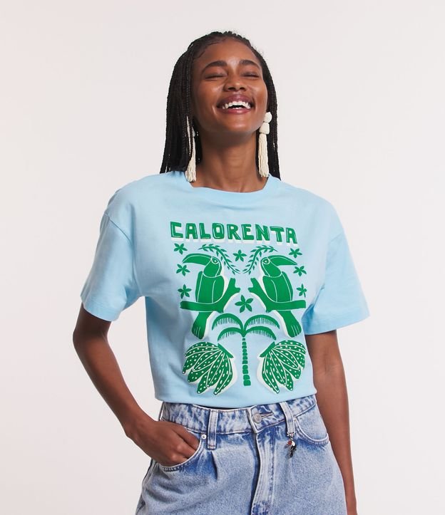 Blusa T-Shirt em Meia Malha com Estampa Calorenta e Tucanos