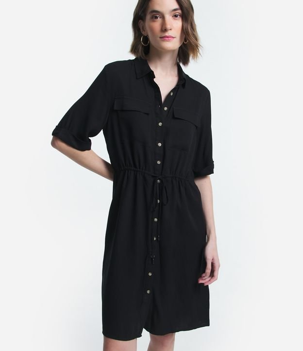 Vestido Curto Manga Curta em Viscose com Amarração e Bolsos