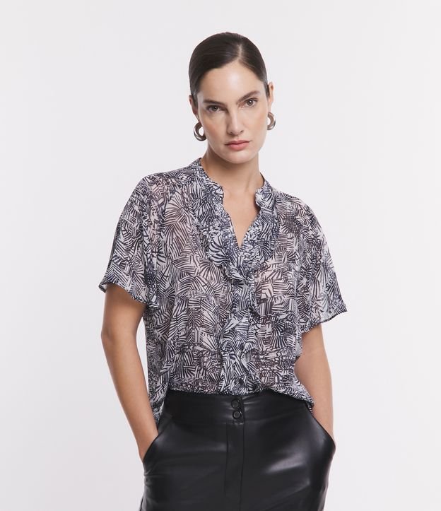 Camisa em Chiffon com Babado e Estampa Abstrata