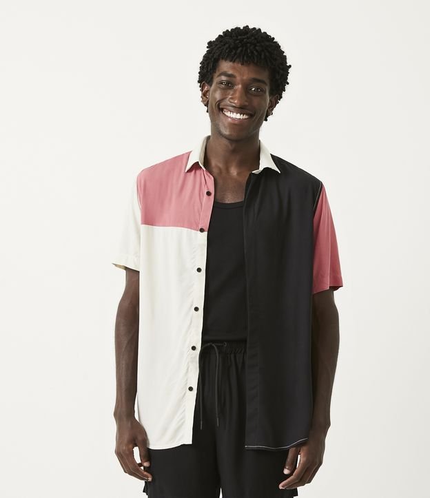 Camisa em Viscose com Recortes Color Block