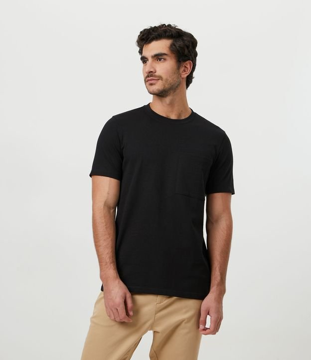 Camiseta Slim em Algodão com Bolso Preto