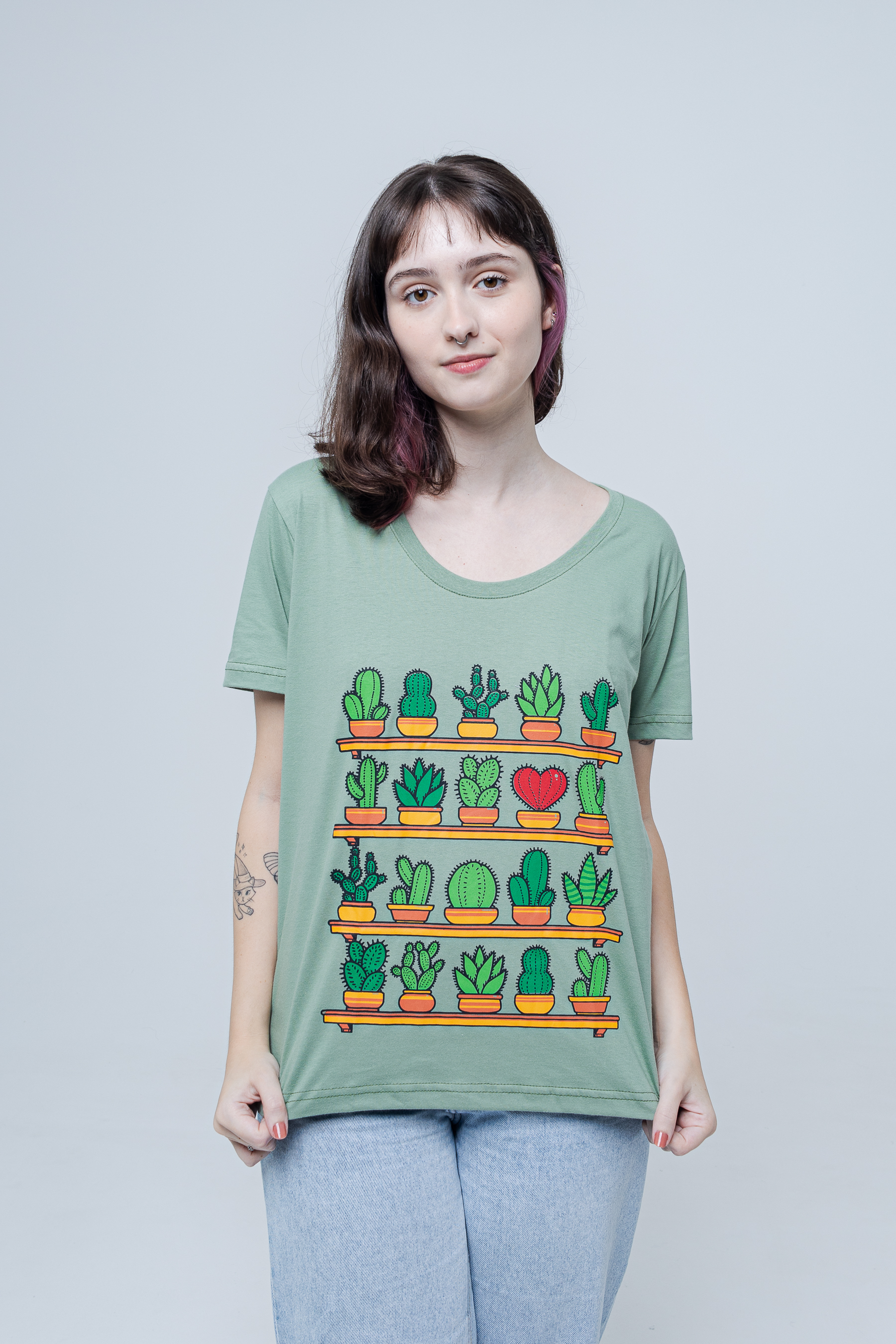 Camiseta Cultivando Amor Love Yourself Cactus Heart