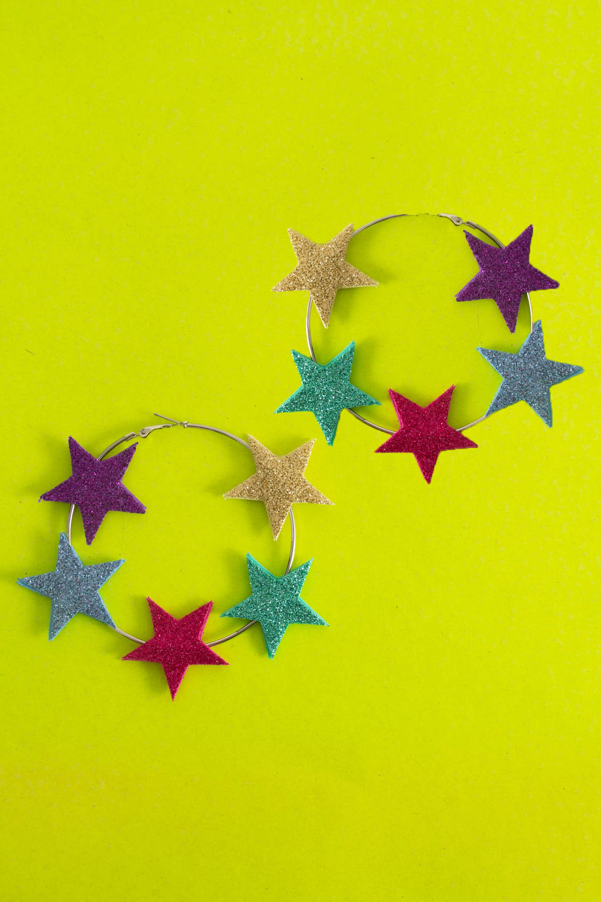 Brinco De Carnaval Argola Grande Com Estrelas Em Eva - Colorido