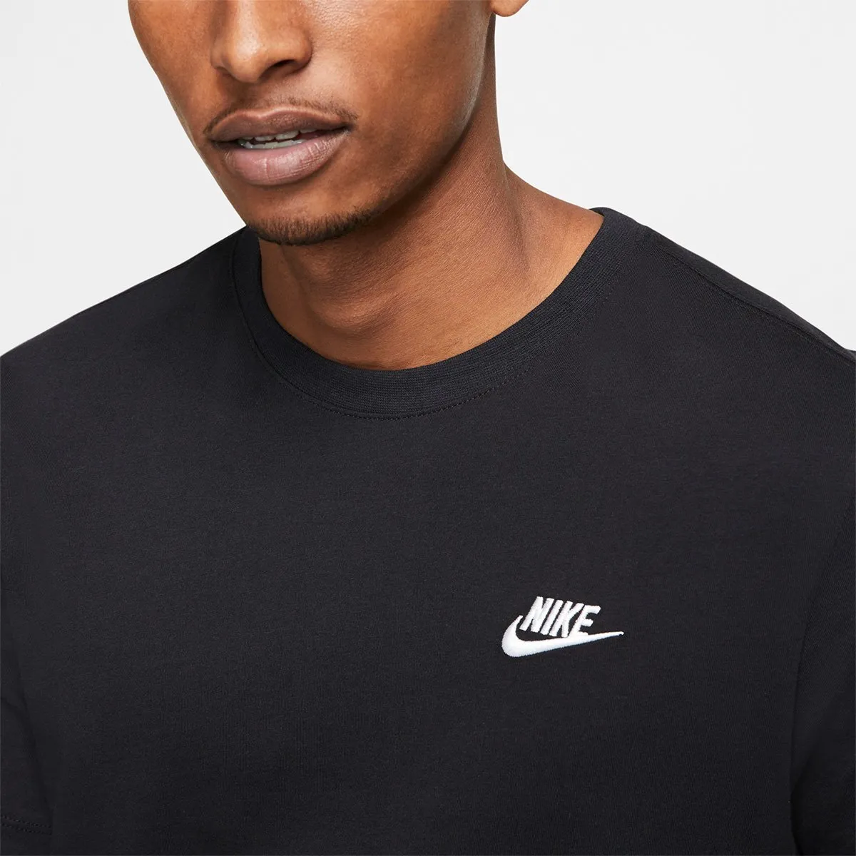 Camiseta Nike Sportswear Club Masculina