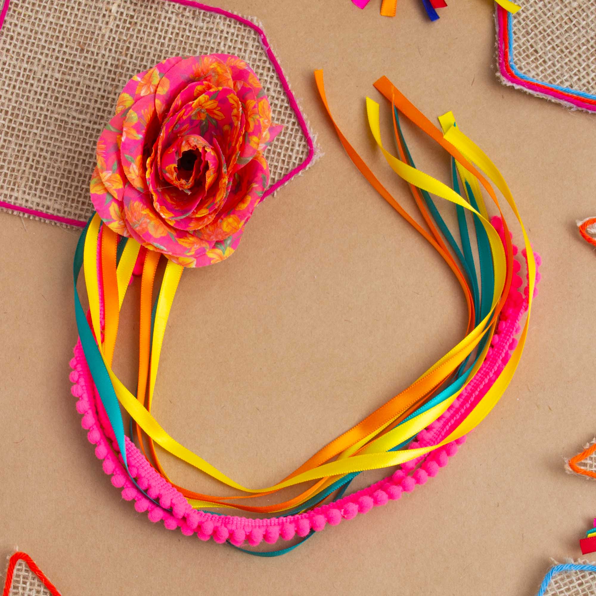 Presilha Flor De Chita Com Fitas Colorida  -