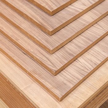 MDF Revestido de Madeira Seriada Nogueira 3mm 2750x1830mm 2 faces Decorwood