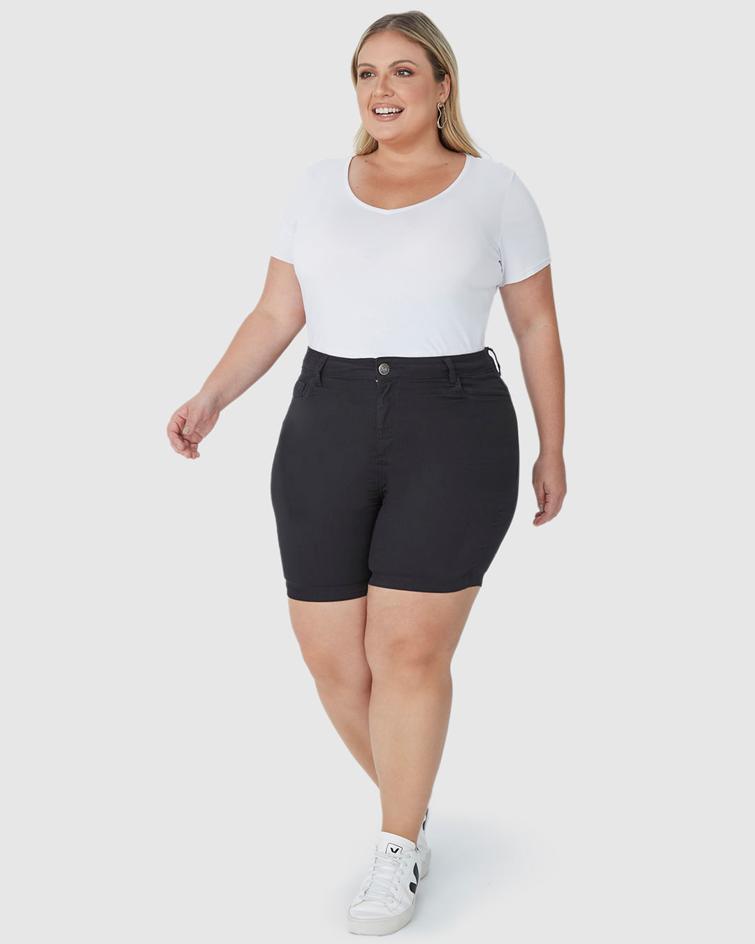 Bermuda Feminina Plus Size Comfort Cintura Média Em Sarja Com Elastano