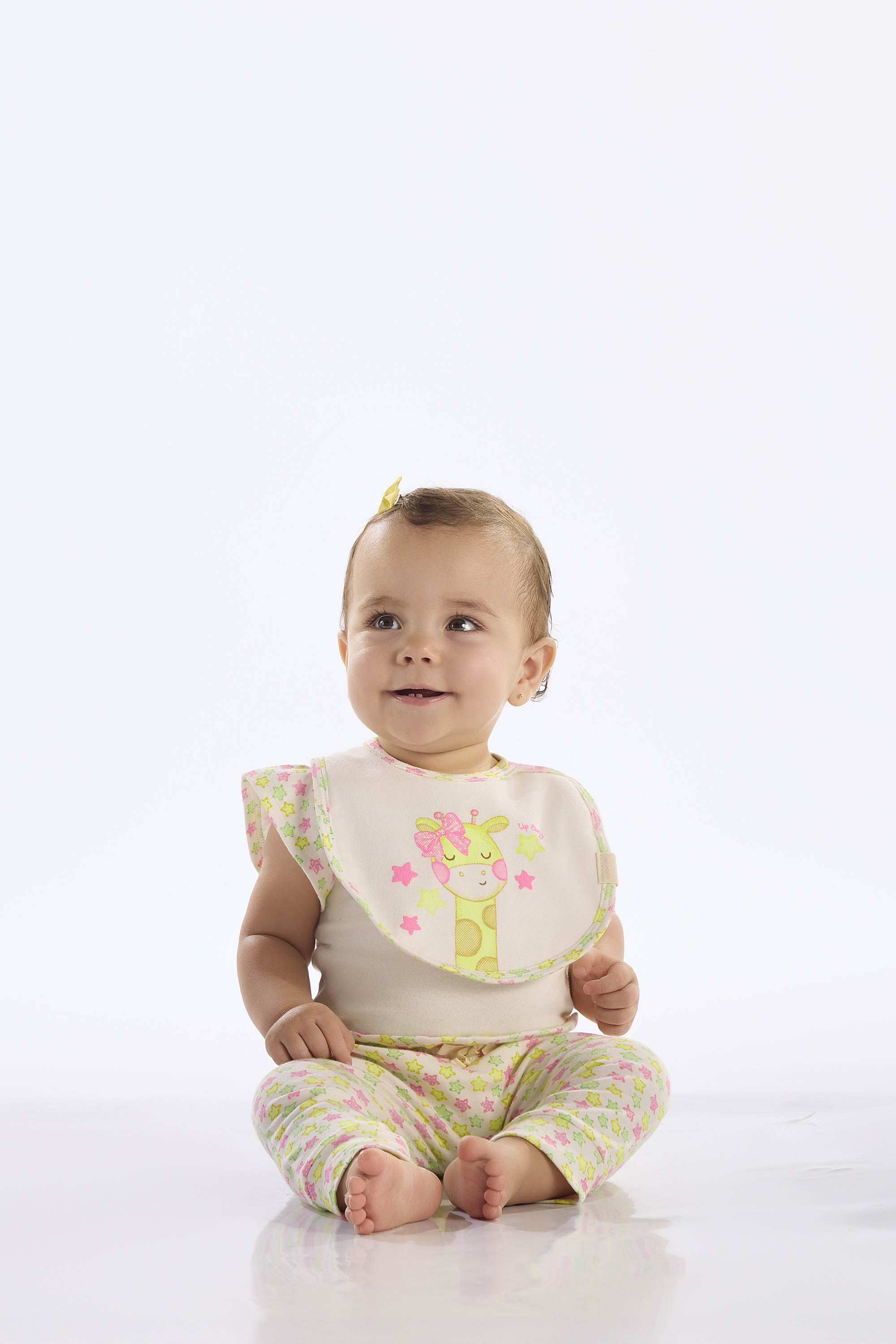 Babador Unissex Bebê em Suedine Comfy Forro Plástico (Off White) Up Baby