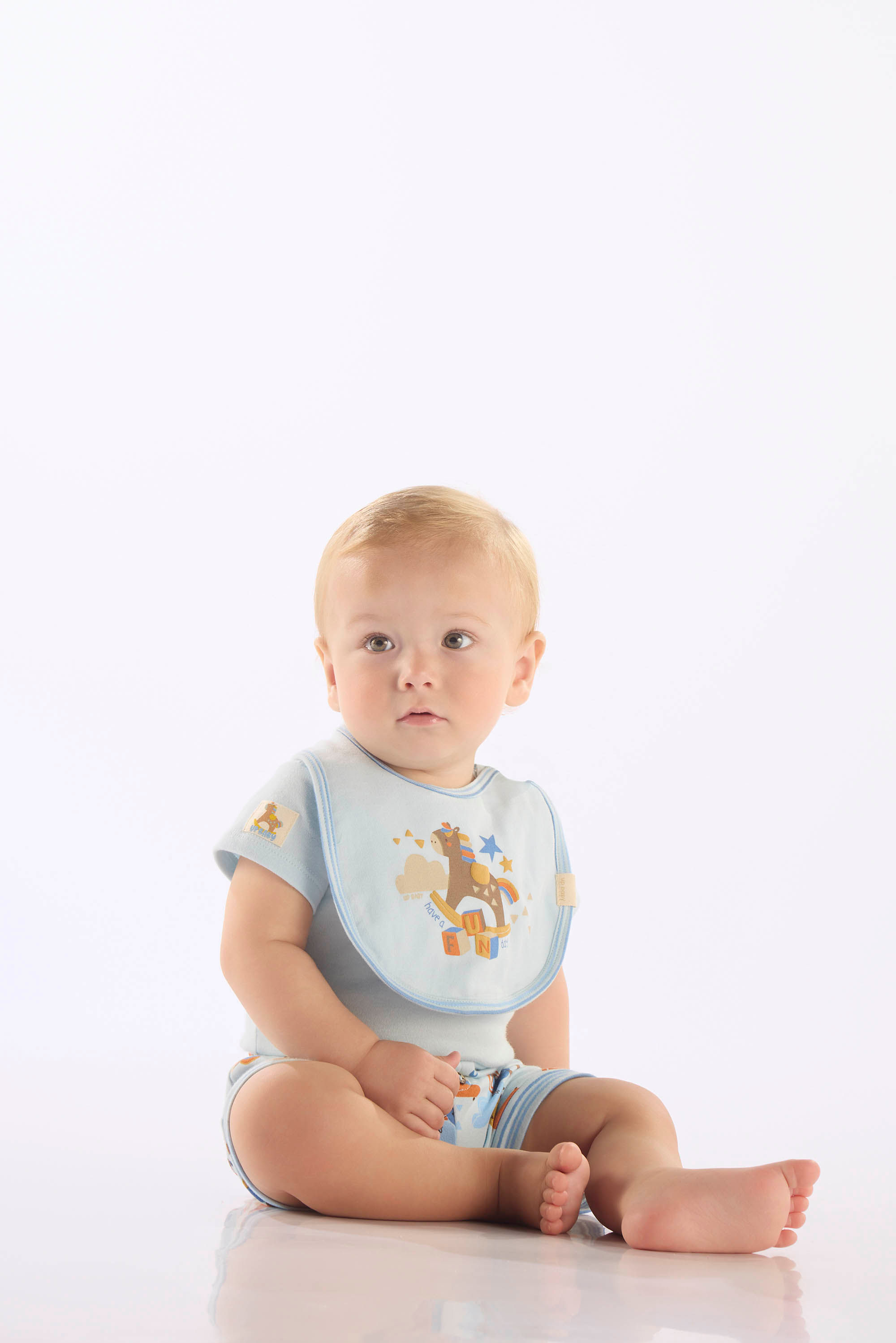 Babador Unissex Bebê em Suedine Comfy Forro Plástico (Azul Claro) Up Baby