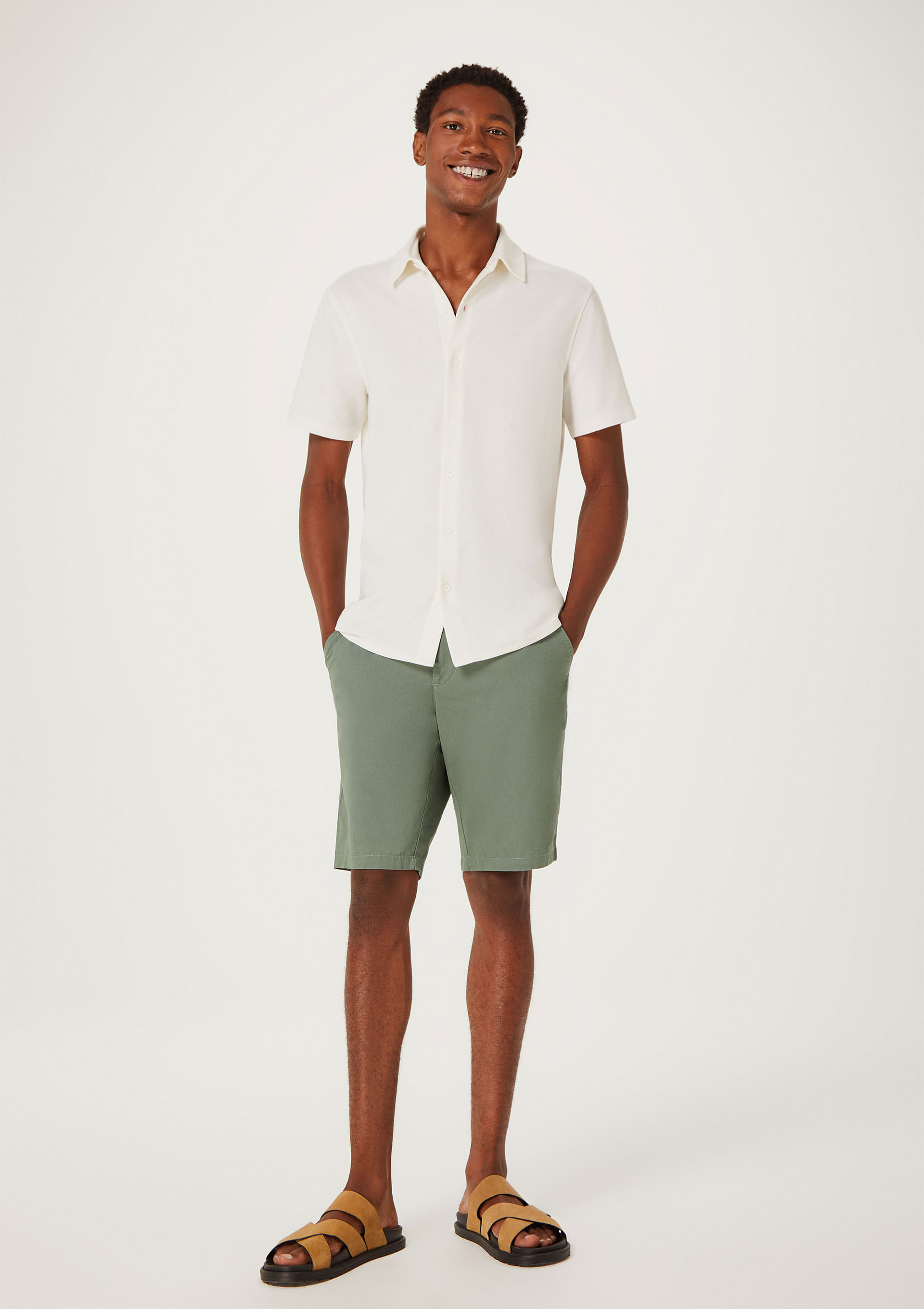 Bermuda Básica Masculina Chino Em Sarja - Verde Hering