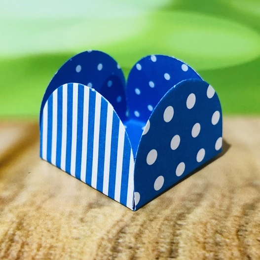 50~350 Forminhas Listras Poá Azul/Branco Para Doces 4 Pétalas 3,3X3,3X2,2  10.33 (Nc Toys Simples)//